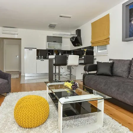 Apartment Daninovica I