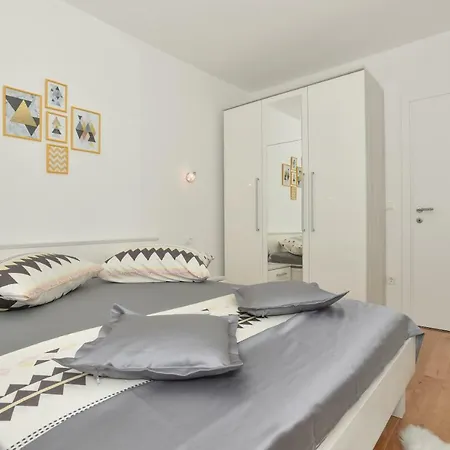 Apartment Daninovica I *