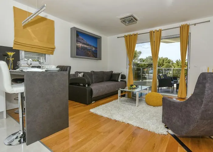 Daninovica I * Makarská