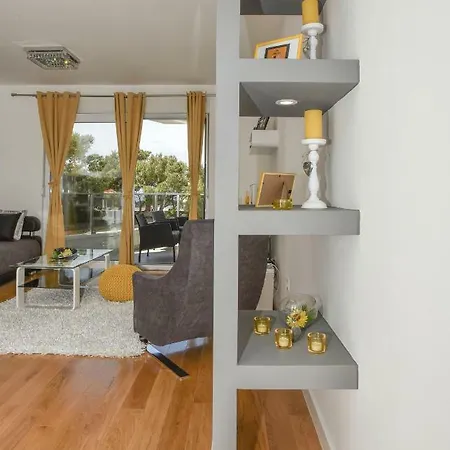 Daninovica I Макарска